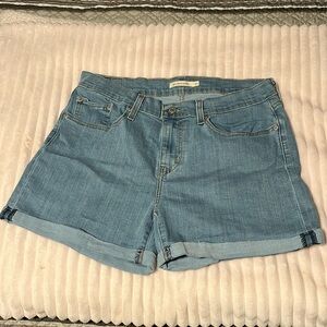 Women’s Levi Jean shorts